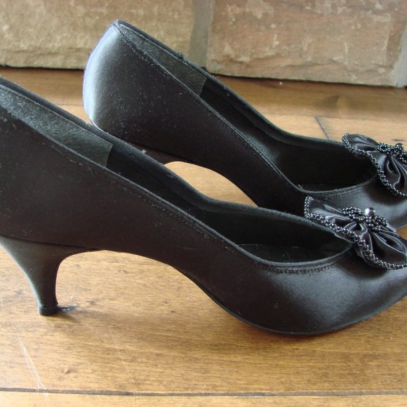 Vintage 80s Kitten Heel Shoes Black Satin Italy Black Tie Wedding Prom Size 7.5 - Picture 10 of 13